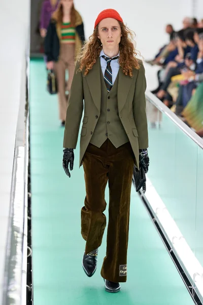 Look 29